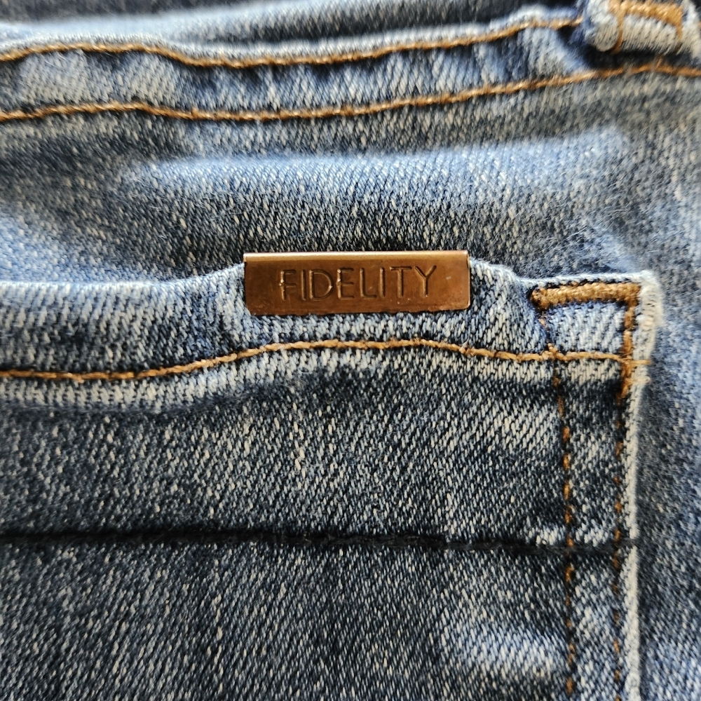 Fidelity Denim Women's Classic Blue Jeans. Size 26. - Picture 8 of 14
